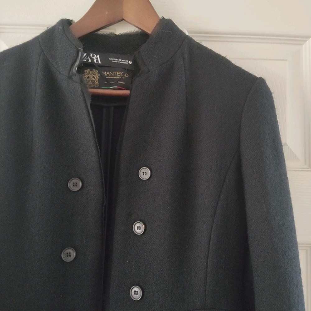 Long black Coat from Zara manteco